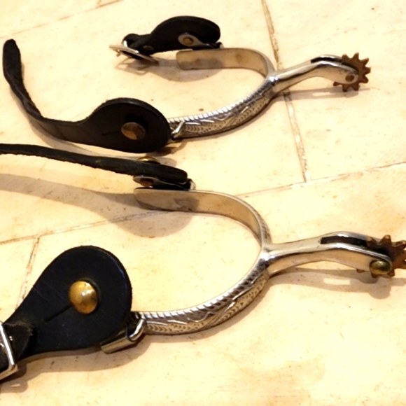 Other - Western riding spurs leaf engraved